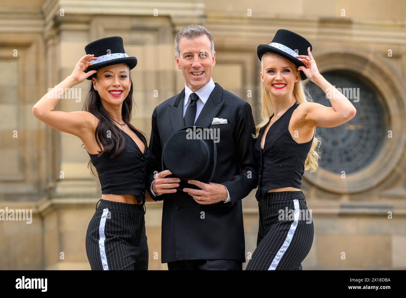 Bildunterschrift: (VON LINKS NACH RECHTS: Kelly Chow, Anton du Beke und Rosie Ward). Anton du Beke Foxtrotts Weg in seine Fringe-Debütshow „an Afternoon with Anto“ Stockfoto