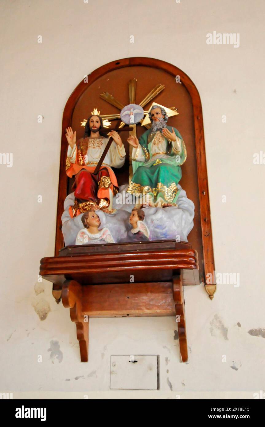 El Calvario Kirche, Leon, Nicaragua, religiöse Skulpturengruppe an der Wand in einer Nische, Mittelamerika, Mittelamerika Stockfoto