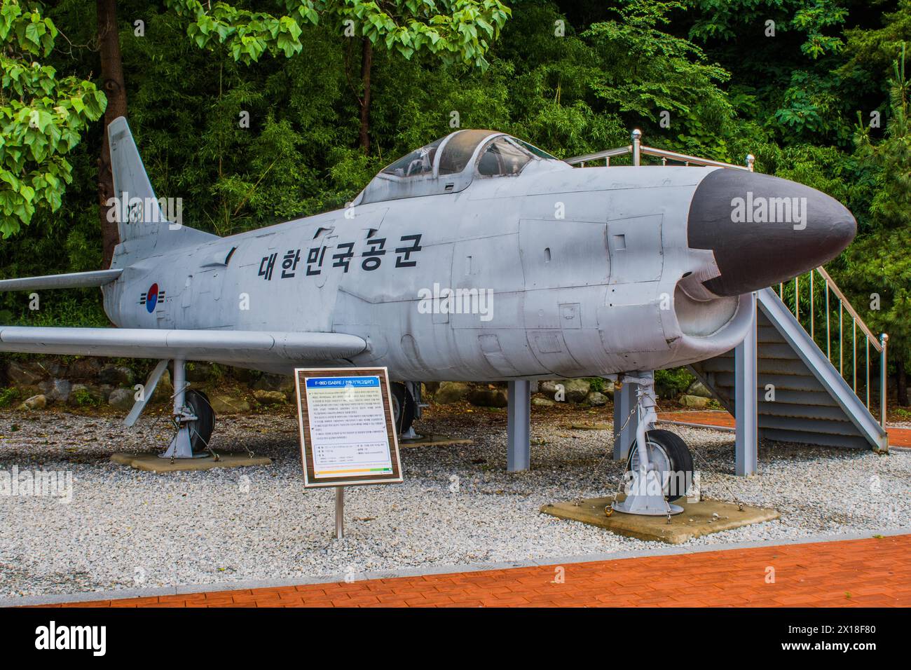 Air Force F-86D Kampfflugzeug im Unification Park in Gangneung, Südkorea Stockfoto