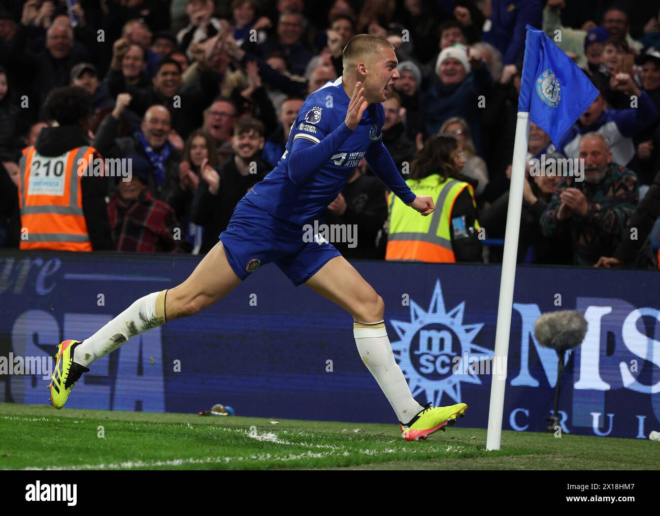 London, Großbritannien. April 2024. Alfie Gilchrist aus Chelsea feiert, nachdem er beim Premier League-Spiel in Stamford Bridge, London 6-0 Punkte erzielt hat. Der Bildnachweis sollte lauten: Paul Terry/Sportimage Credit: Sportimage Ltd/Alamy Live News Stockfoto