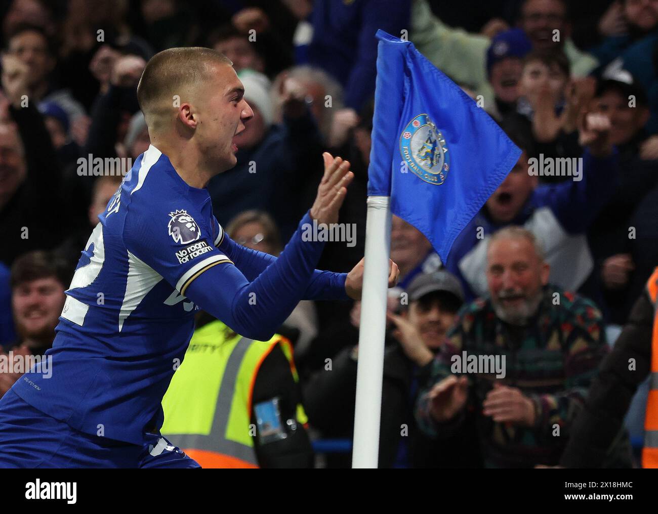 London, Großbritannien. April 2024. Alfie Gilchrist aus Chelsea feiert, nachdem er beim Premier League-Spiel in Stamford Bridge, London 6-0 Punkte erzielt hat. Der Bildnachweis sollte lauten: Paul Terry/Sportimage Credit: Sportimage Ltd/Alamy Live News Stockfoto