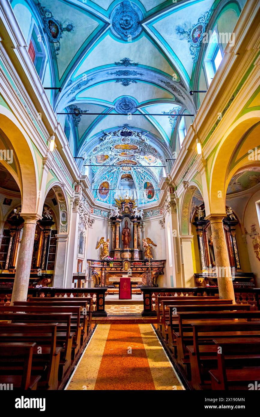 COLLINA D'ORO, SCHWEIZ - 18. MÄRZ 2022: Pfarrkirche Saint Abundius, am 18. März in Collina d'Oro, Schweiz Stockfoto