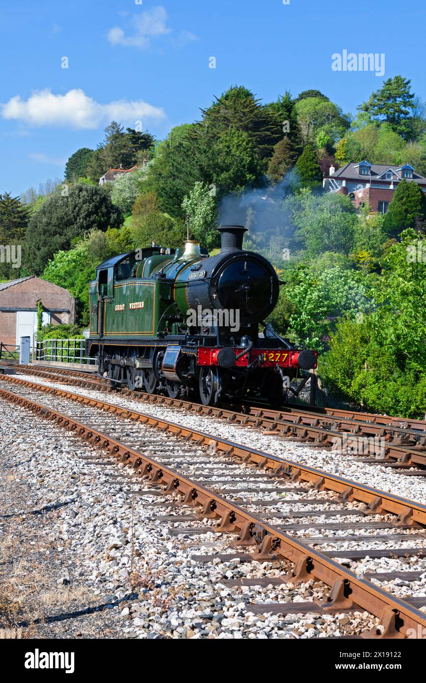 UK, England, Devon, GWR Dampflokomotive Nr. 4277 „Hercules“ an der Kingswear Station an der Dartmouth Steam Railway Stockfoto