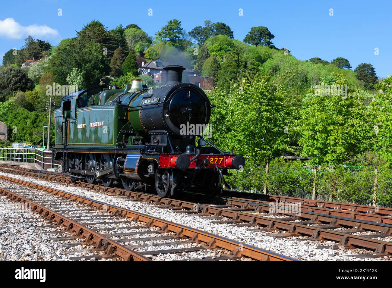 UK, England, Devon, GWR Dampflokomotive Nr. 4277 „Hercules“ an der Kingswear Station an der Dartmouth Steam Railway Stockfoto