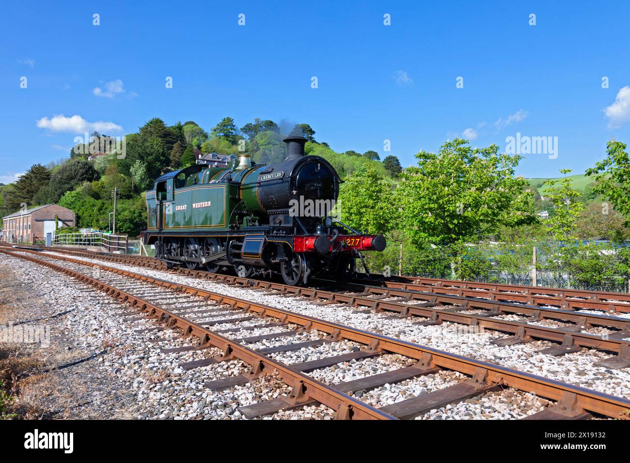 England, Devon, GWR Dampflokomotive Nr. 4277 „Hercules“ an der Kingswear Station an der Dartmouth Steam Railway Stockfoto