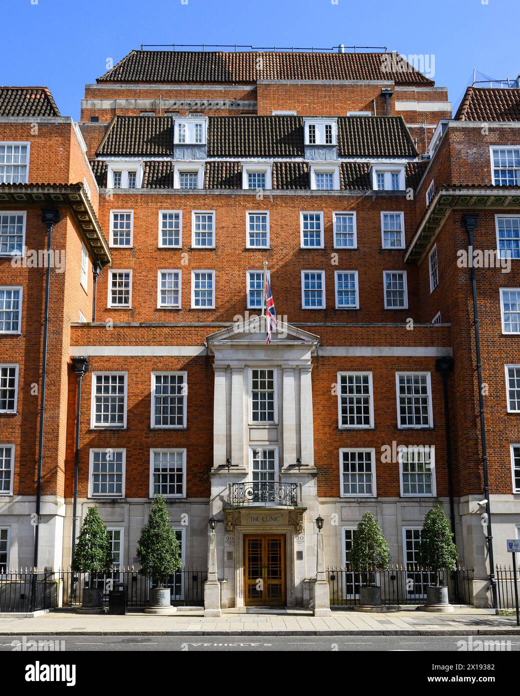 London, UK - 23. März 2024; Fassade und Eingang des Hauptkrankenhauses der Londoner Klinik am Devonshire Place in London Stockfoto