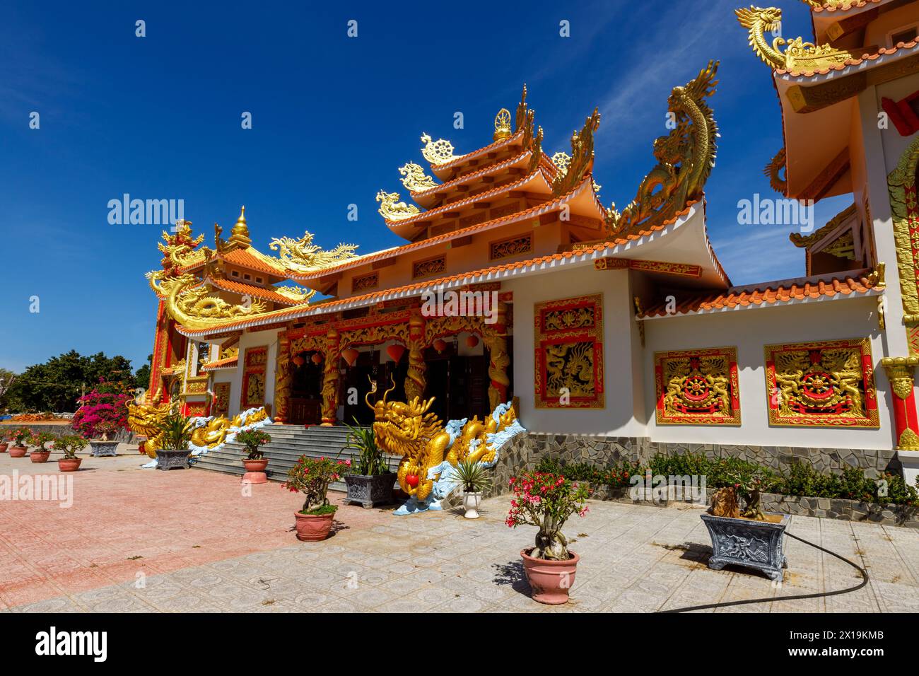 Der Chua Binh Nhon Tempel in Mui ne in Vietnam Stockfoto