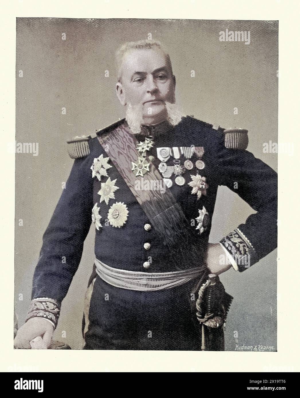 Vintage-Bild ein französischer Navy-Admiral, viktorianische Militärgeschichte, 1890er, 19. Jahrhundert. Farbiges Bild Stockfoto