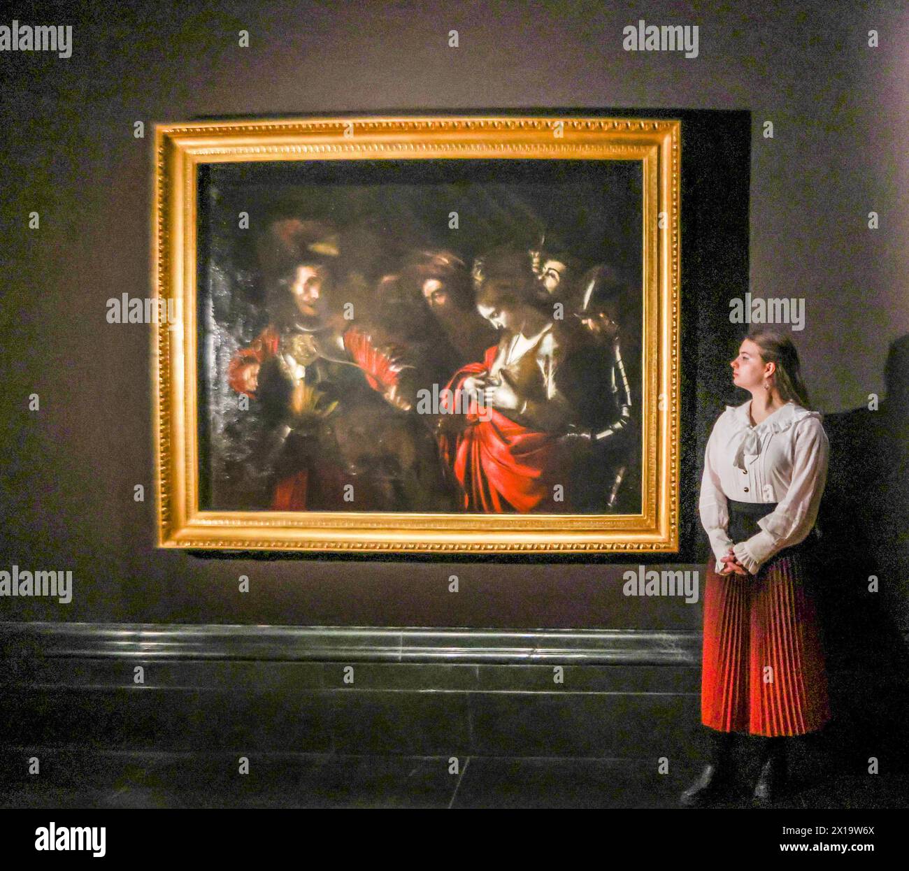 National Gallery, London, Großbritannien. April 2024. Caravaggios letztes Gemälde, das Martyrium von Saint Ursula, 1610, das von der Sammlung Intesa Sanpaolo (Gallerie d'Italia - Neapel) großzügig verliehen wurde, wird neben einem weiteren Werk des italienischen Künstlers aus der Sammlung der Nationalgalerie ausgestellt. Salome erhält den Leiter von John the Baptist, ca. 1609-10.ational Gallery, frei 18. April - 21. Juli 2024.Paul Quezada-Neiman/Alamy Live News Credit: Paul Quezada-Neiman/Alamy Live News Stockfoto