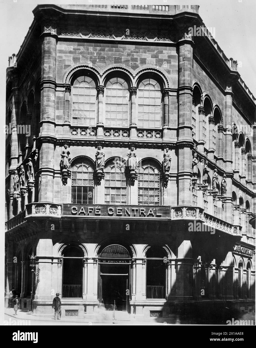 Wien 1, Herrengasse 14, Blick auf die Kant-off-Ecke und die Schlagfront in Herrengasse und Strauchgasse mit Café Central, 1880 - 18800101_PD0526 - Rechteinfo: Rights Managed (RM) Stockfoto