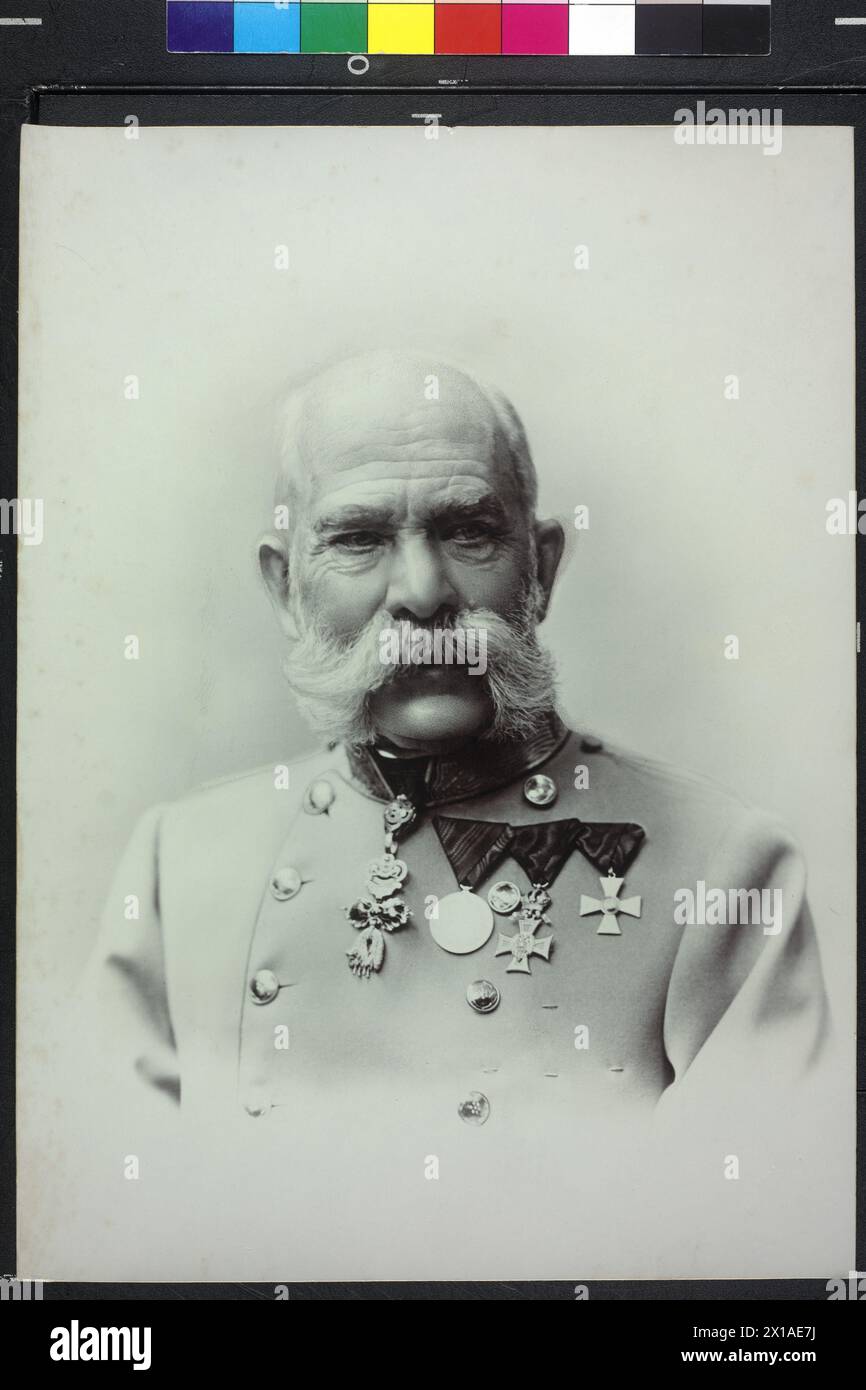 Franz Joseph I., Kaiser von Österreich, Bild in Kreuzzugsuniform eines kaiserlichen und königlichen Feldmarschalls in deutscher Anpassung. Blindstempel rechts und mit Datum „1901“, 1901 - 19010101 PD3683 - Rechteinfo: Rights Managed (RM) Stockfoto