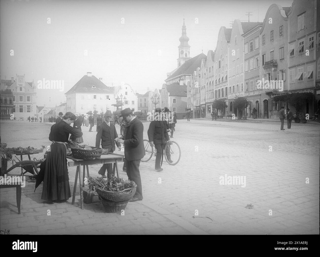 Schaerding, Stadtplatz während des Wochenmarktes. Übersicht aus Ost, 23.05.1904 - 19040523 PD0001 - Rechteinfo: Rights Managed (RM) Stockfoto