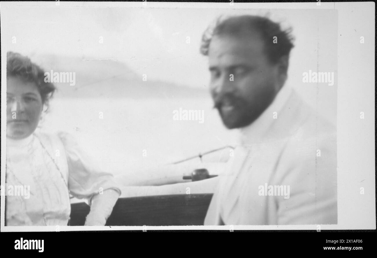 Gustav Klimt, Gustav Klimt und Pauline fliegen auf einer Bootsfahrt auf dem Attersee., 1905 - 19050101 PD7721 - Rechteinfo: Rights Managed (RM) Stockfoto