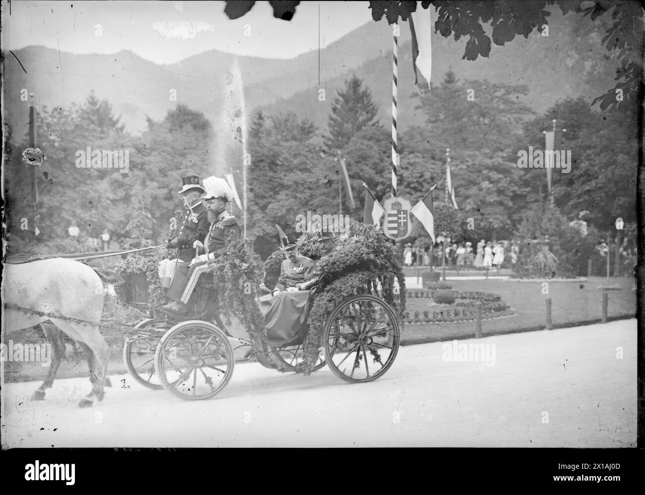 Zeremonie zum 80. Geburtstag von Kaiser Franz Joseph, Franz Joseph fährt mit der geschmückten Kutsche ins kurhaus., 18.08.1910 - 19100818 PD0003 - Rechteinfo: Rechteverwaltung (RM) Stockfoto