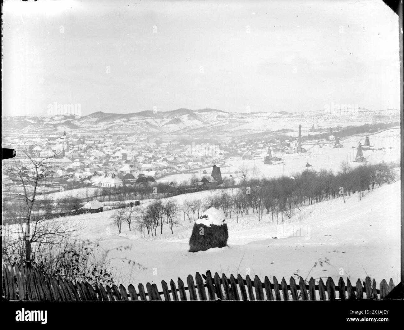 Tuzla, Österreich-Ungarn (heute: Bosnien und Herzegowina), Teilbetrachtung von höherer Position. Snow Covered, 1912 - 19120101 PD4131 - Rechteinfo: Rights Managed (RM) Stockfoto