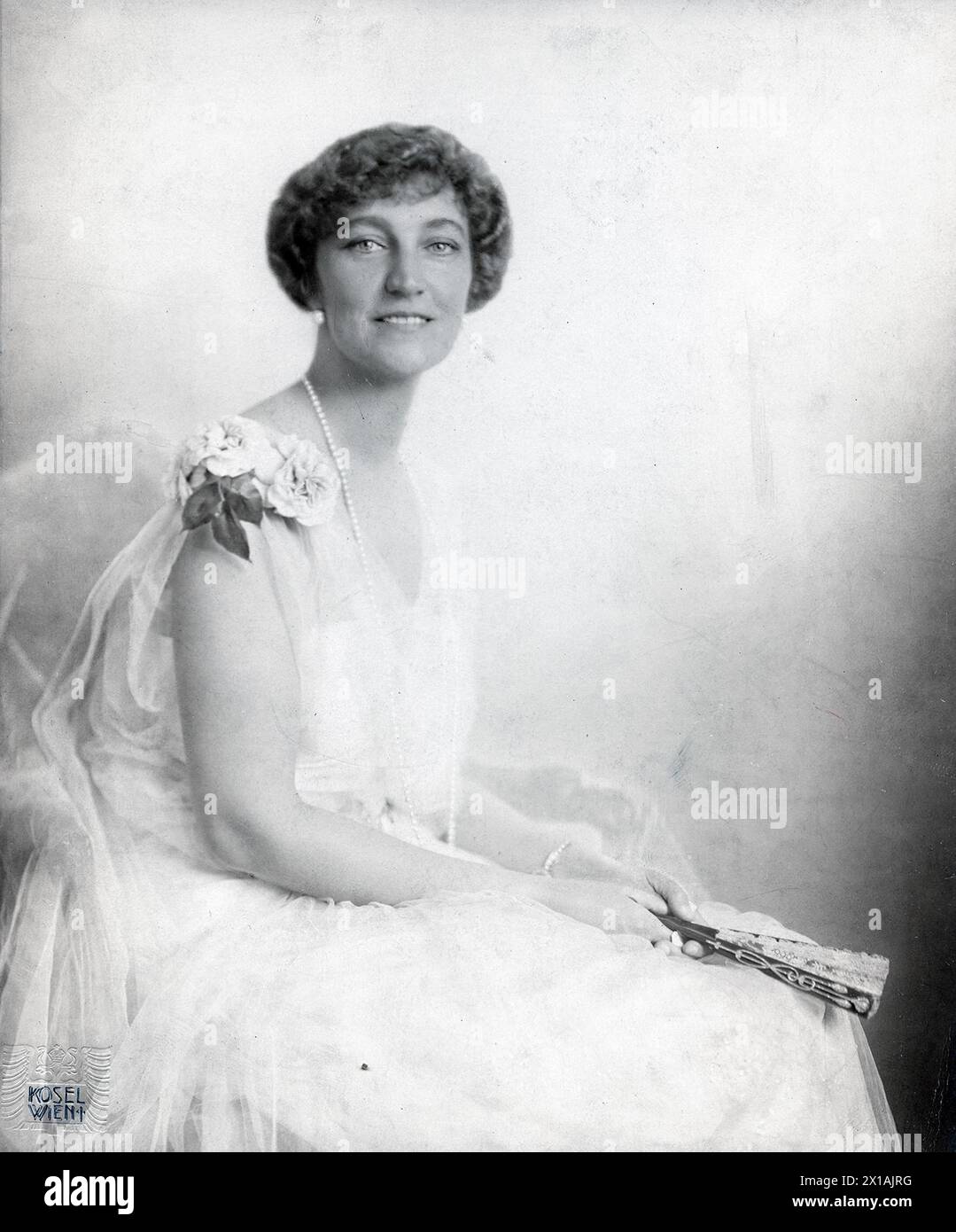 Elisabeth, erzherzogin von Österreich, Penstock sitzend, etwas von rechts., 1914 - 19140101 PD1900 - Rechteinfo: Rights Managed (RM) Stockfoto