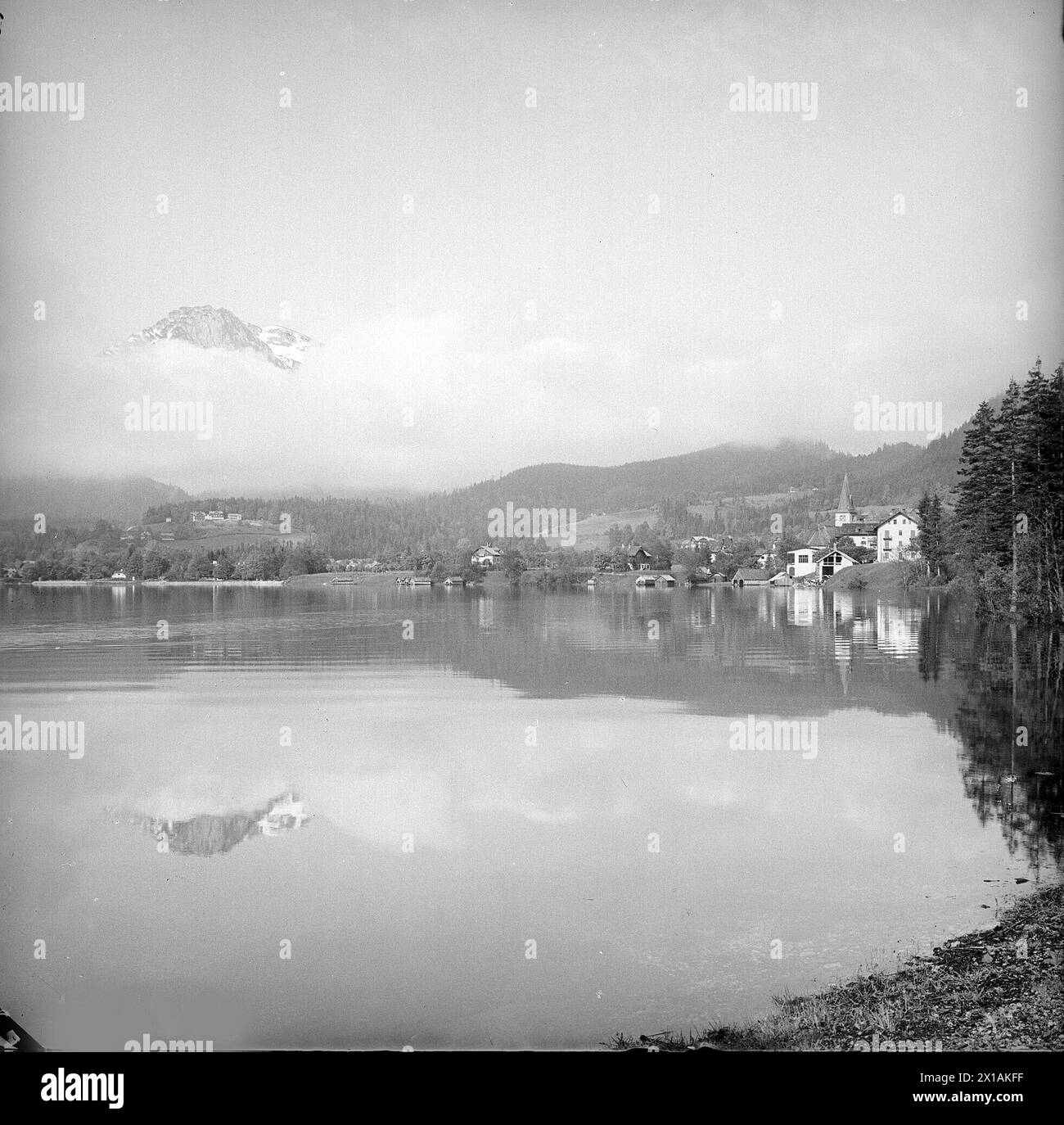 Altaussee (See) in the Early Morning Fog, 1920 - 19200101 PD2222 - Rechteinfo: Rights Managed (RM) Stockfoto