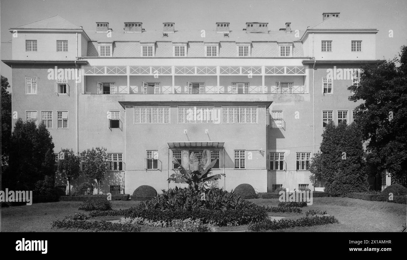 Sanatorium Purkersdorf, erbaut von Joseph Hoffmann (1904-1905), Blick auf die Fassade zur Vergrößerung von Leopold Berger, 1926 - 19260101 PD1868 - Rechteinfo: Rights Managed (RM) Stockfoto