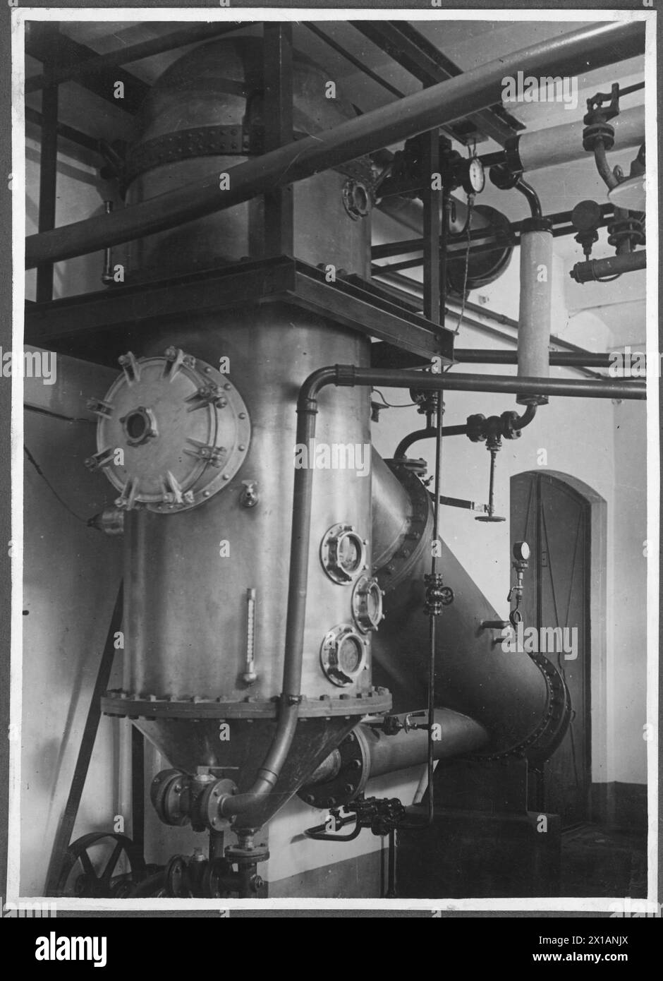 Wien 22, Smolagasse (Smola Alley) 1, Stadlauer Mälzerei: Album mit 63 Fotografien aus der Produktionsstätte (vor allen weiblichen Arbeitskräften) der Lebensmittelfabrik und Ansichten von Sanierungen im Fabrikgebäude (1922, 1928, 1930, 1932), 1928 - 19280101 PD3479 - Rechteinfo: Rights Managed (RM) Stockfoto