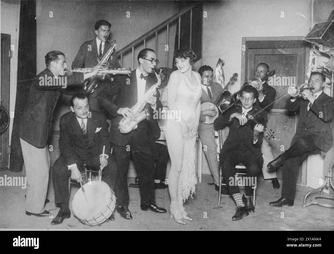 Jazzband mit Tänzerin, 1928 - 19280101 PD5584 - Rechteinfo: Rights Managed (RM) Stockfoto