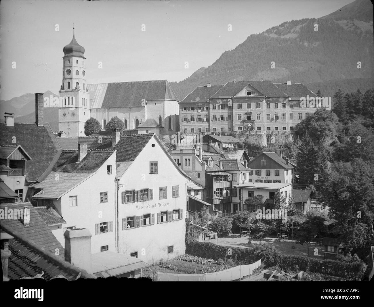Bludenz, Teilaufsicht mit Kirche St. Laurentius und Schloss Gayenhofen, 1930 - 19300101_PD8955 - Rechteinfo: Rights Managed (RM) Stockfoto