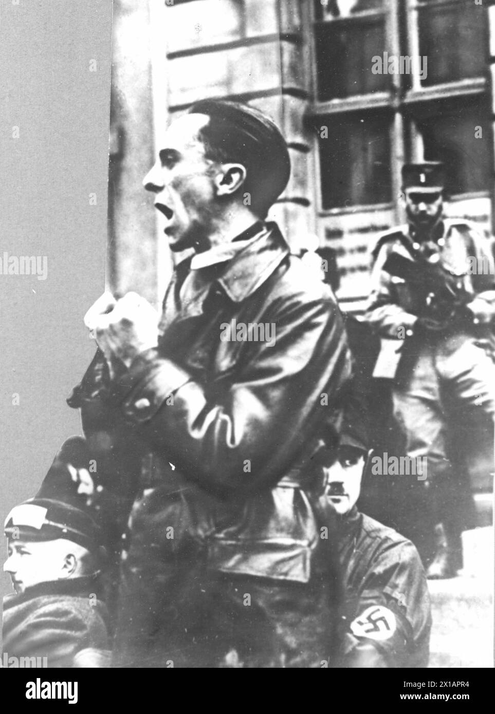Goebbels, Joseph, als Lautsprecher vor dem Mikrofon, 1930 - 19300101 PD8992 - Rechteinfo: Rights Managed (RM) Stockfoto