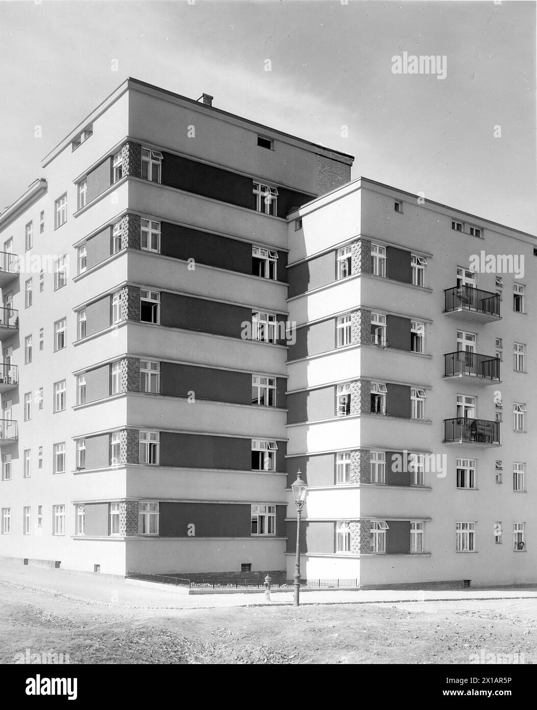 Wien 10, Klausenburgerstraße 22, gemeindewohnungsblock, erbaut 1929 vom Architekten Valentine. View over Corner, 06.04.1930 - 19300406 PD0004 - Rechteinfo: Rights Managed (RM) Stockfoto