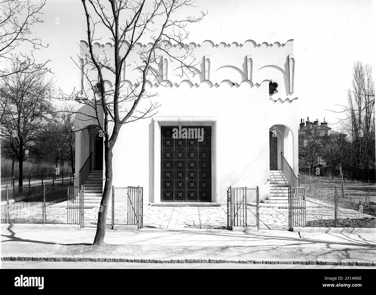 Wien 13, Eitelbergergasse 22, Blick auf die Synagoge, erbaut von Adolf Jelletz, Hauptfront, axial, 02.04.1930 - 19300402 PD0004 - Rechteinfo: Rights Managed (RM) Stockfoto