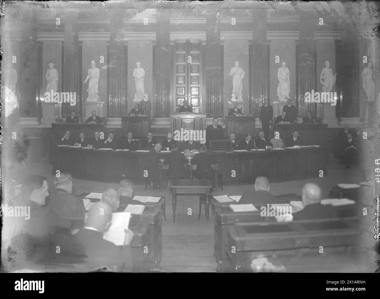Wien 1, landtag, Bundesrat: Erste Sitzung mit Kabinett Schuschnigg. View against Presidium, 1935 - 19350101 PD11260 - Rechteinfo: Rights Managed (RM) Stockfoto