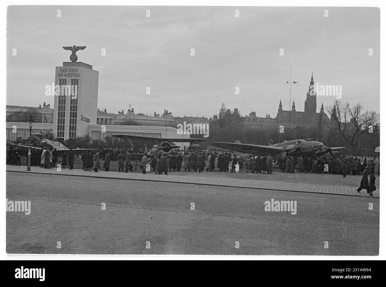 Ausstellung ''der Sieg im Westen'', Aufsicht über den Heldenplatz mit dem Ausstellungsgebäude, 17.11.1940 - 19401117 PD0014 - Rechteinfo: Rights Managed (RM) Stockfoto