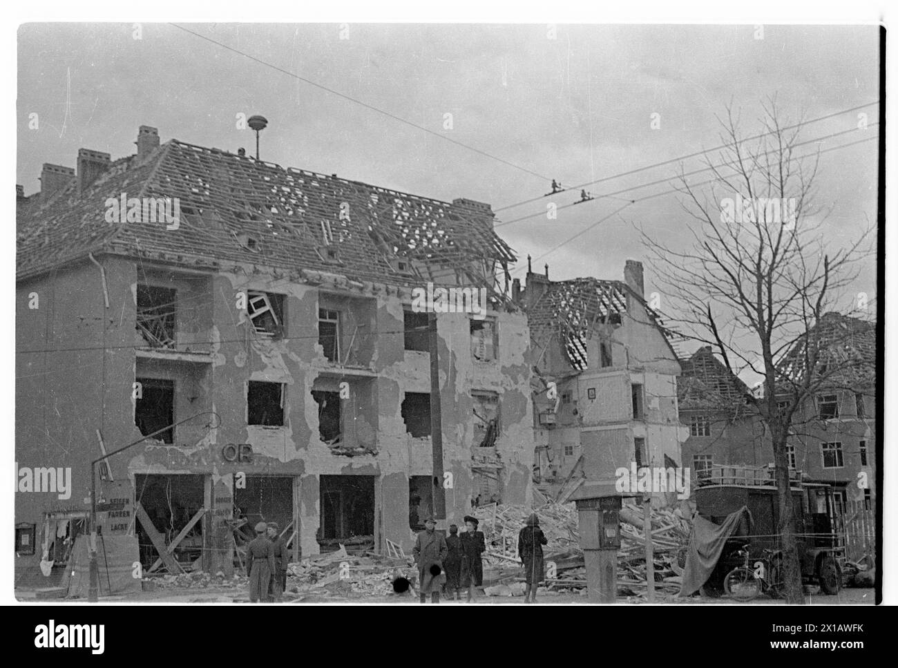 Trümmer und Ruinen von Häusern, Zerstörung nach schweren Bombenangriffen, 1944 - 19440101 PD1656 - Rechteinfo: Rights Managed (RM) Stockfoto