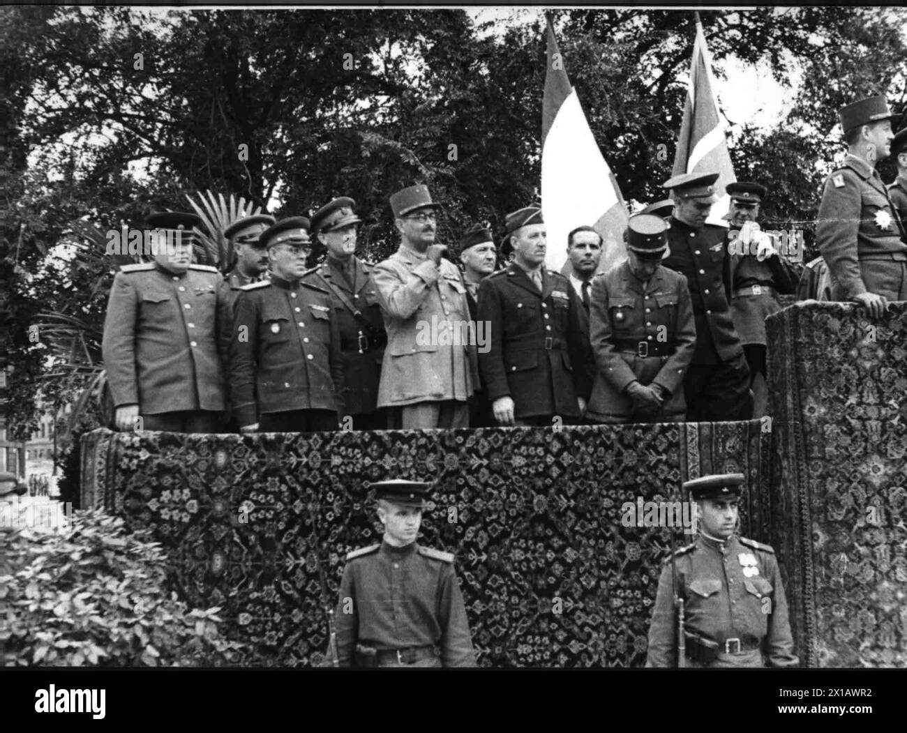 Begrüßungsfeier der Alliierten Generäle am Schwarzenbergplatz, hochrangiger Soldat der vier Besatzungsmächte, 23.08.1945 - 19450823 PD0001 - Rechteinfo: Rights Managed (RM) Stockfoto