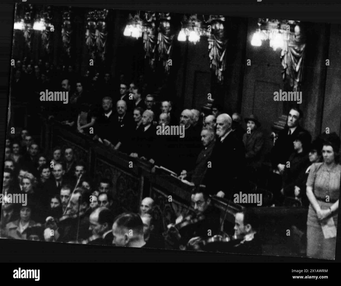Russischer Künstler im Konzerthaus, 08.08.1945 - 19450808_PD0006 - Rechteinfo: Rights Managed (RM) Stockfoto