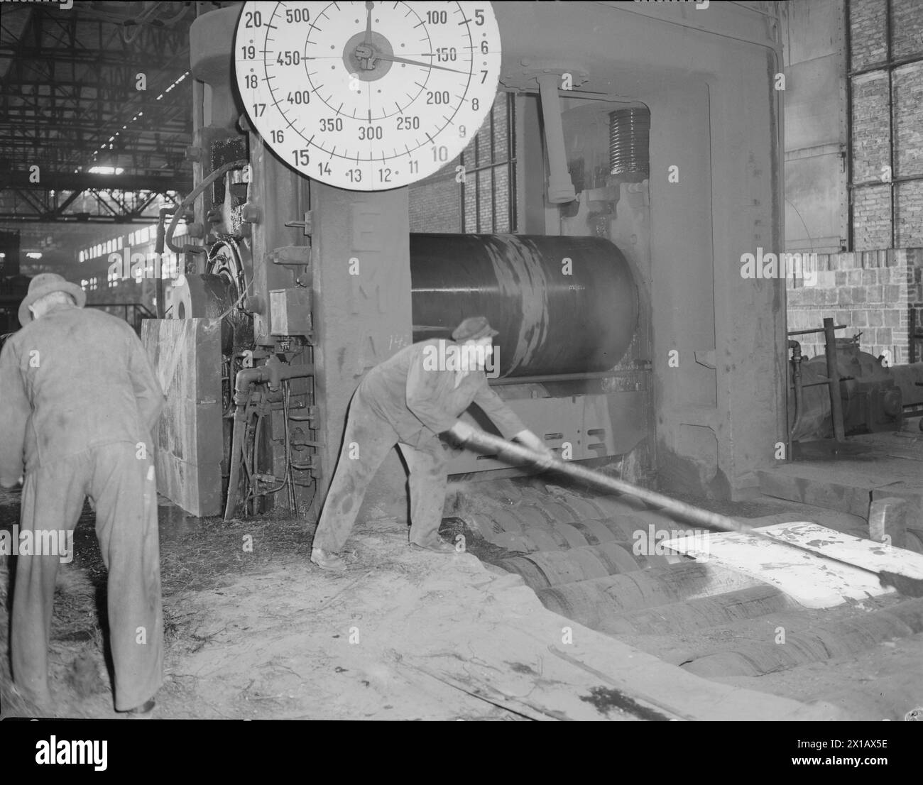 Linz an der Donau, VOEST: Wiederaufnahme des Betriebs im Bandwerk, 24.09.1945 - 19450924 PD0001 - Rechteinfo: Rights Managed (RM) Stockfoto