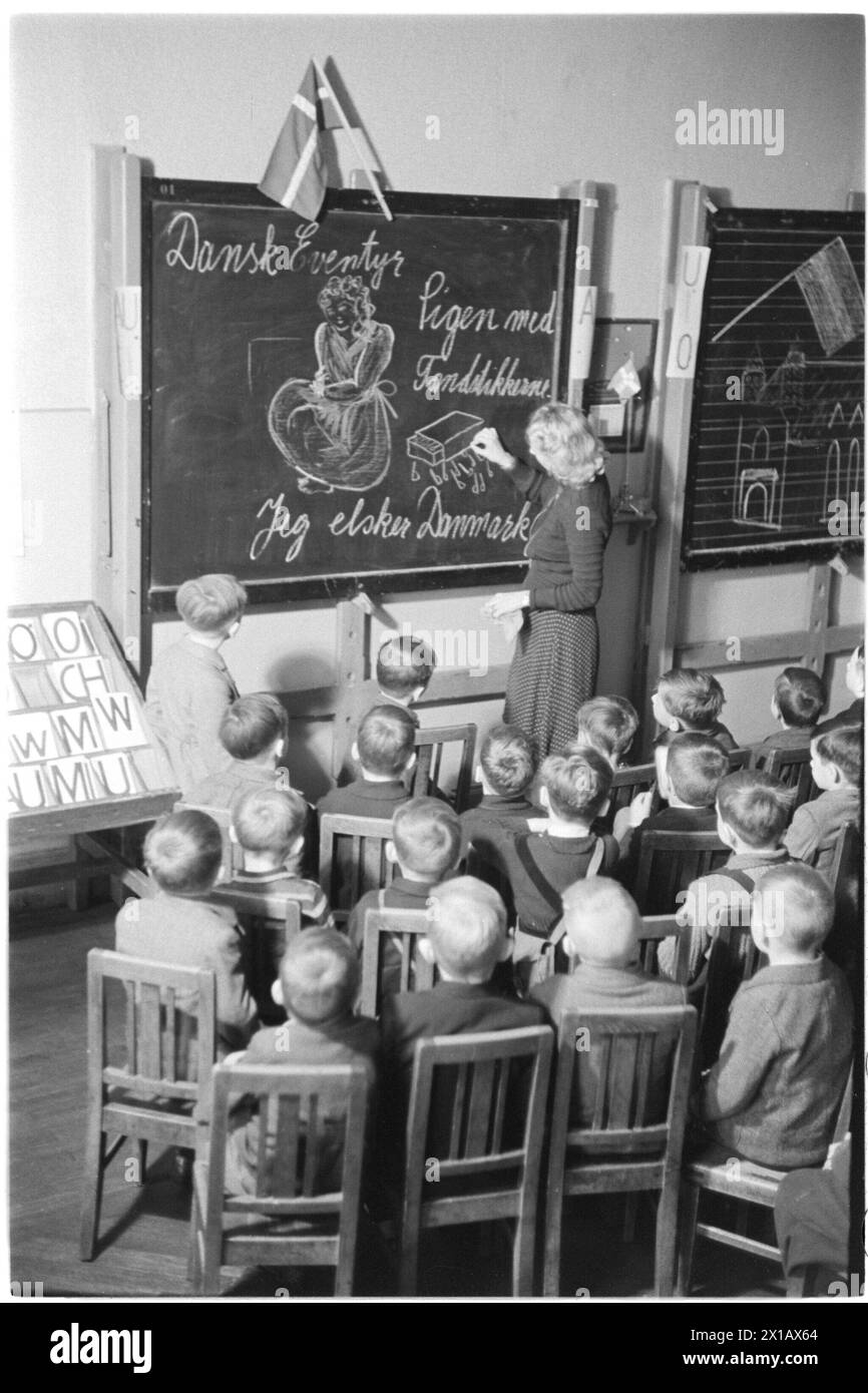 Dänische Kinderhilfe, österreichische Kinder, die nach Dänemark senden sind, überleben einer kleinen Ausbildung in dänischer Sprache, 1946 - 19460101 PD1721 - Rechteinfo: Rights Managed (RM) Stockfoto