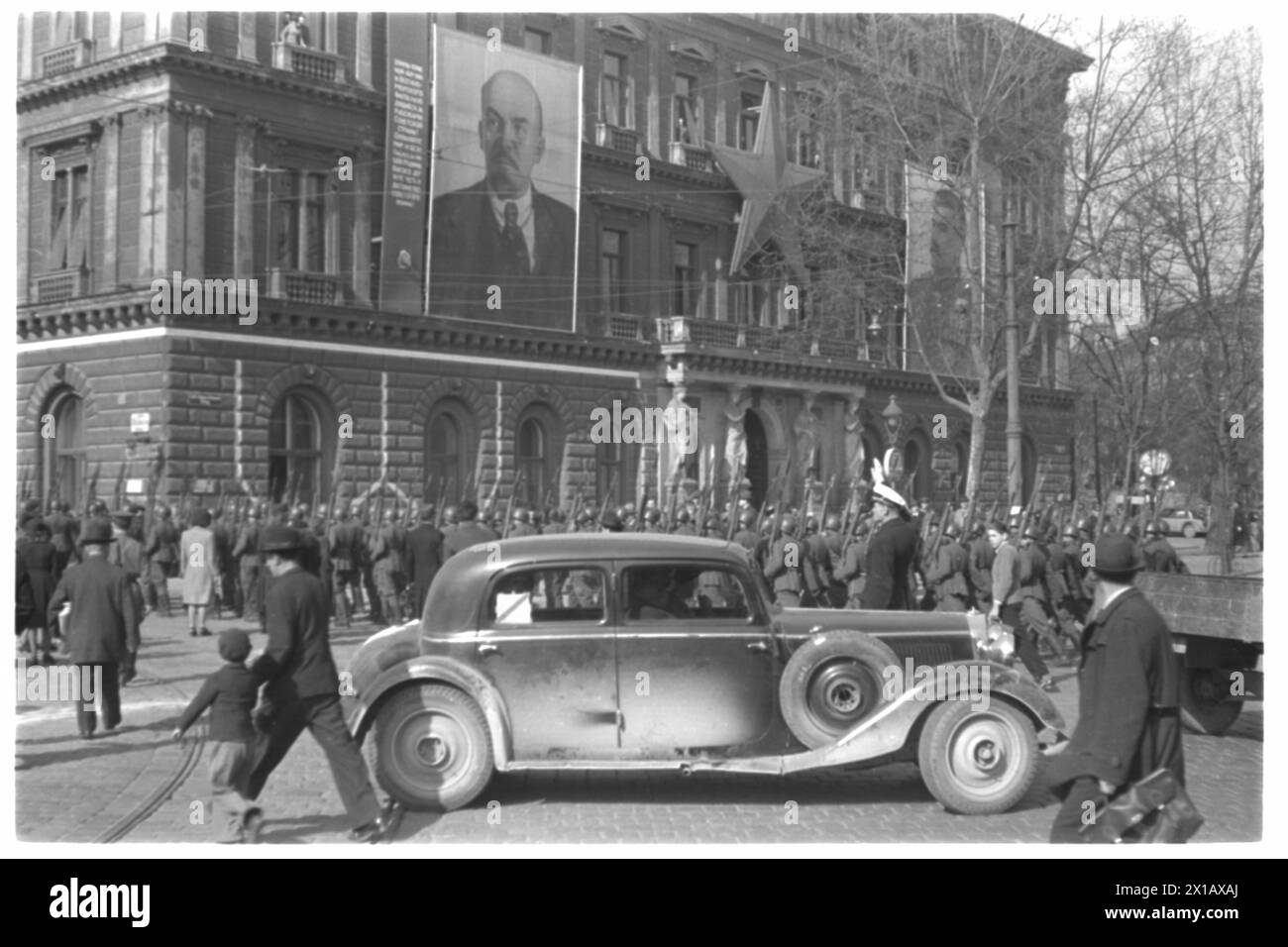 Sowjetisches Kommandantenbüro, das ehemalige Palais Epstein bei der Bellaria (heute Stadtbildungsbehörde), 1946 - 19460101 PD1869 - Rechteinfo: Rights Managed (RM) Stockfoto