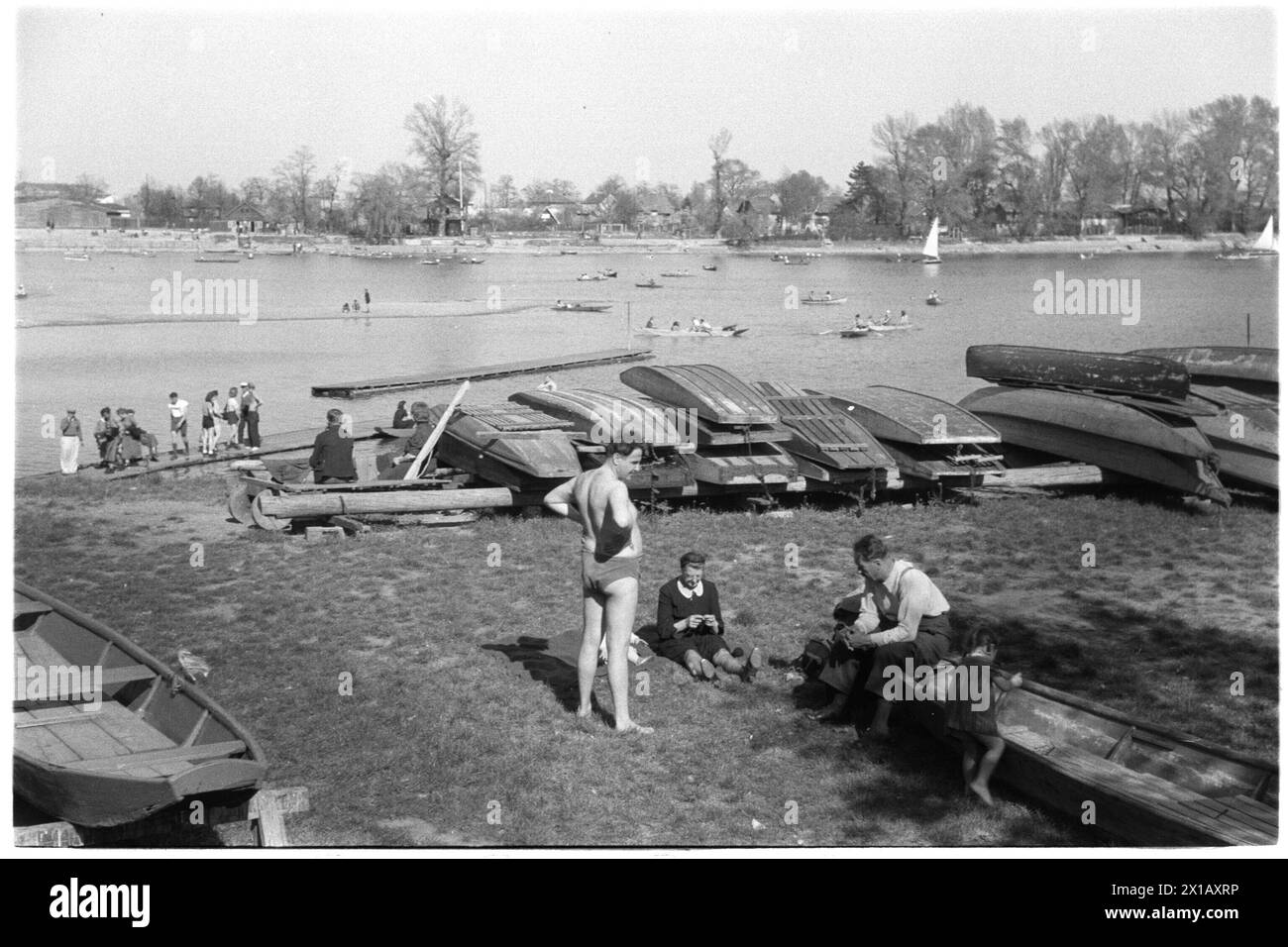 An der Alten Donau, 1947 - 19470101 PD1079 - Rechteinfo: Rights Managed (RM) Stockfoto An der Alten Donau, 1947 - 19470101 PD1079 - Rechteinfo: Rights Managed (RM) Stockfoto