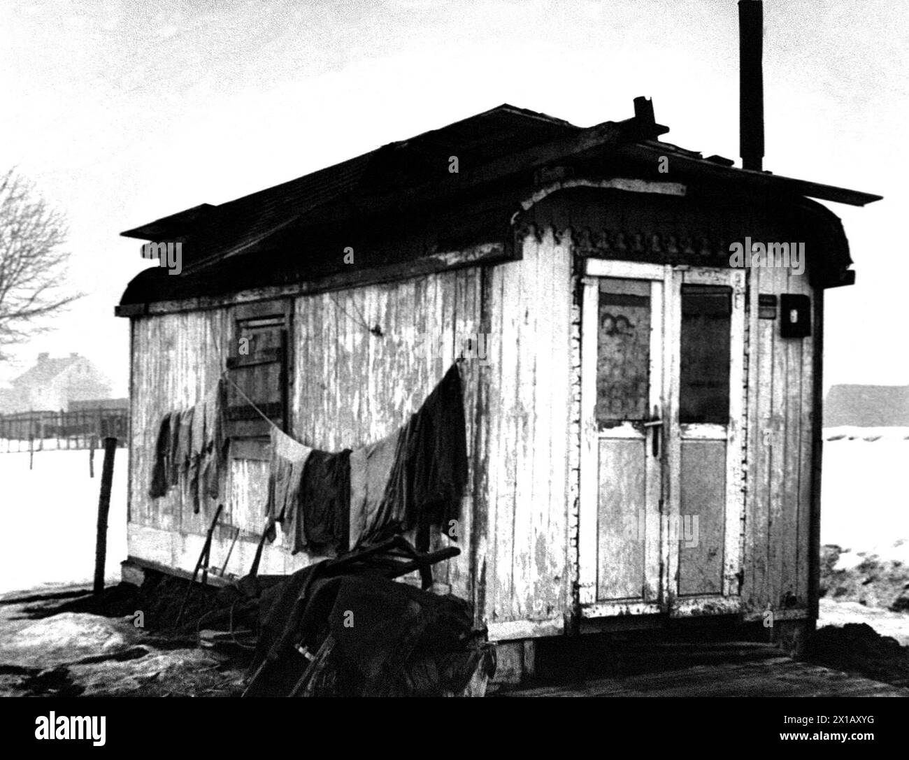 Armut, Elend nach dem Zweiten Weltkrieg: Slum einer Familie, 1.11.1947 - 19471101 PD0008 - Rechteinfo: Rights Managed (RM) Stockfoto
