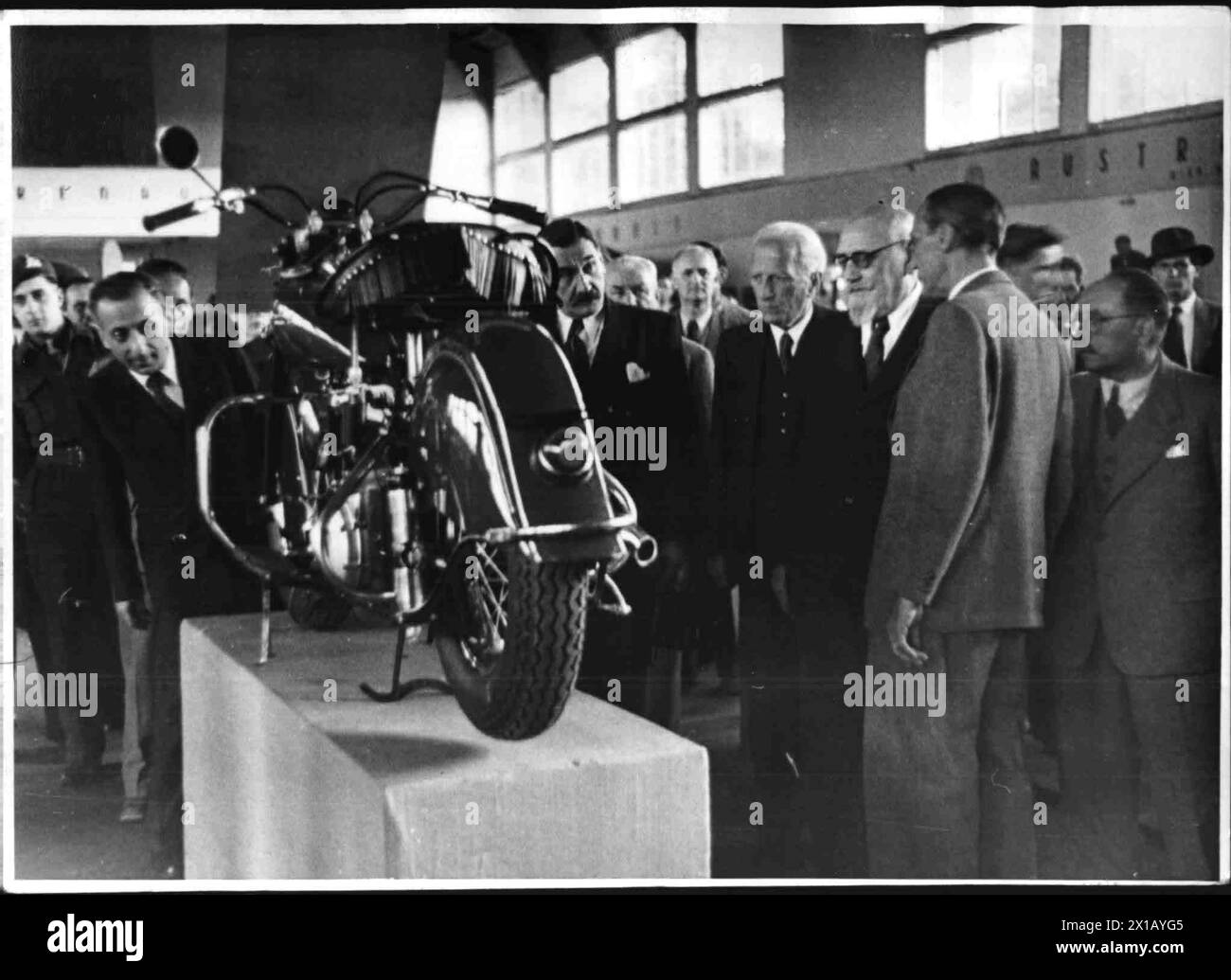 Die II Internationale Automobilausstellung in Wien, ein Motorrad des Tags Indian, 1950 - 19500101 PD2819 - Rechteinfo: Rights Managed (RM) Stockfoto