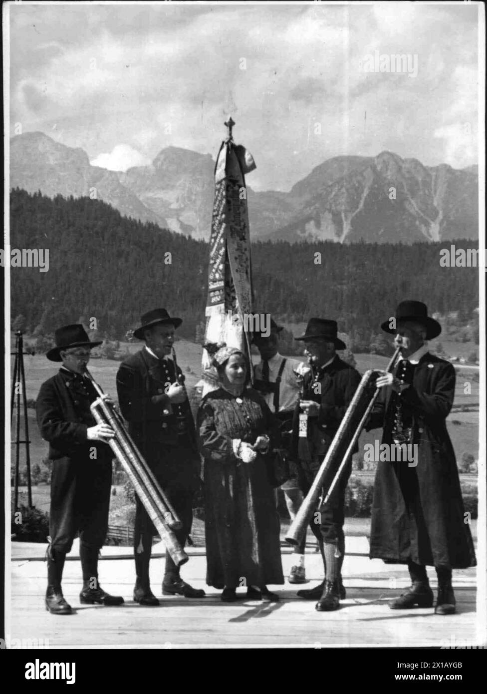 Traditioneller Trachtentanz in Schladming, 1950 - 19500101 PD2873 - Rechteinfo: Rights Managed (RM) Stockfoto