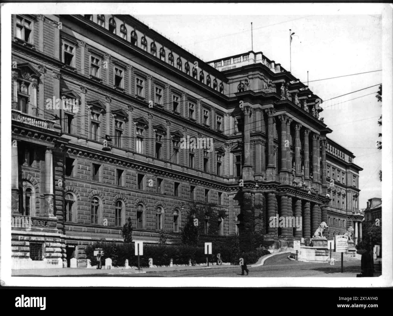 Die Gerichte als fit für das Büro des Interalliierten Kommandanten, 1950 - 19500101 PD2830 - Rechteinfo: Rights Managed (RM) Stockfoto