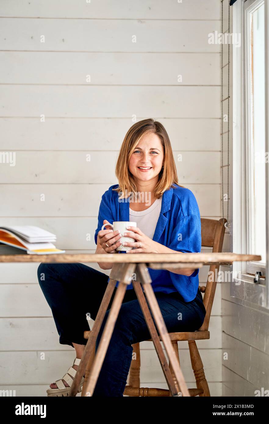 Ceri Ashford, Director and Head Roaster bei Gaia Giving CIC, Paignton, Devon, Großbritannien © Guy Harrop | http://guyharrop.com Stockfoto