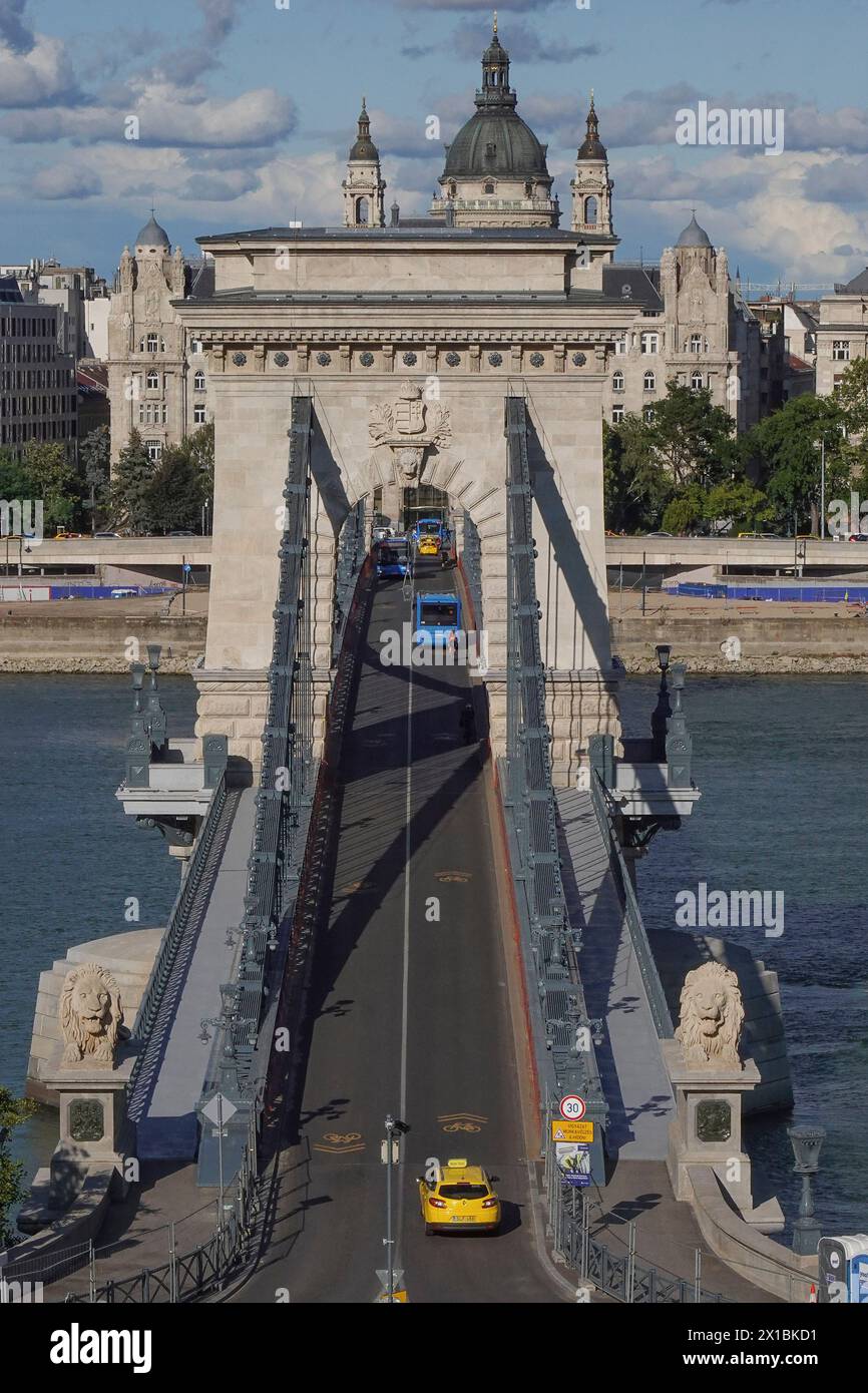 Ungarn, Budapest, die Szechenyi Kettenbrücke, die vom englischen Ingenieur William Tierney Clark entworfen und vom schottischen Ingenieur Adam Clark gebaut wurde Stockfoto