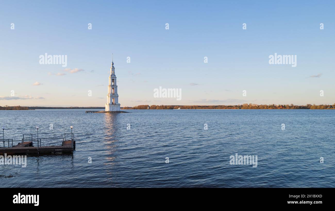 Luftaufnahme des Glockenturms in Kalyazin, Oblast Tver Stockfoto