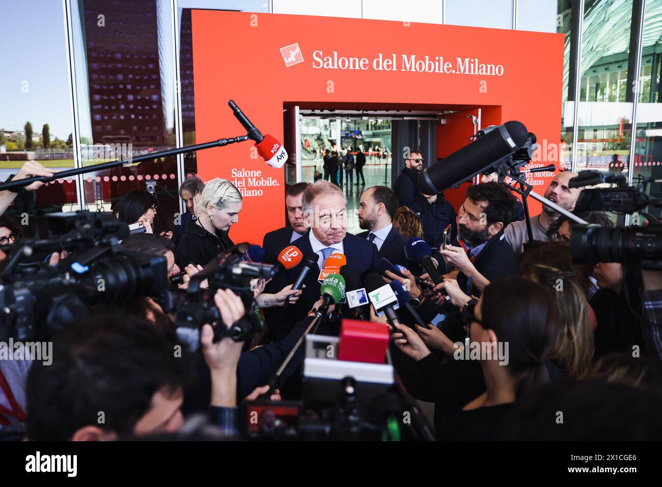 Mailand, Italien. April 2024. Mailand, die Eröffnung der Internationalen Möbelmesse Mailand im Rho Fiera Milano. Auf dem Foto: Adolfo Urso Credit: Independent Photo Agency/Alamy Live News Stockfoto