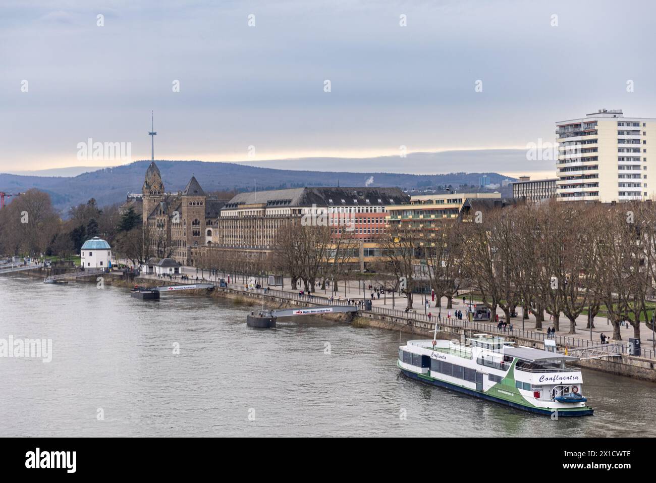 Historische Gebäude in Koblenz an einem hellen Frühlingstag Stockfoto