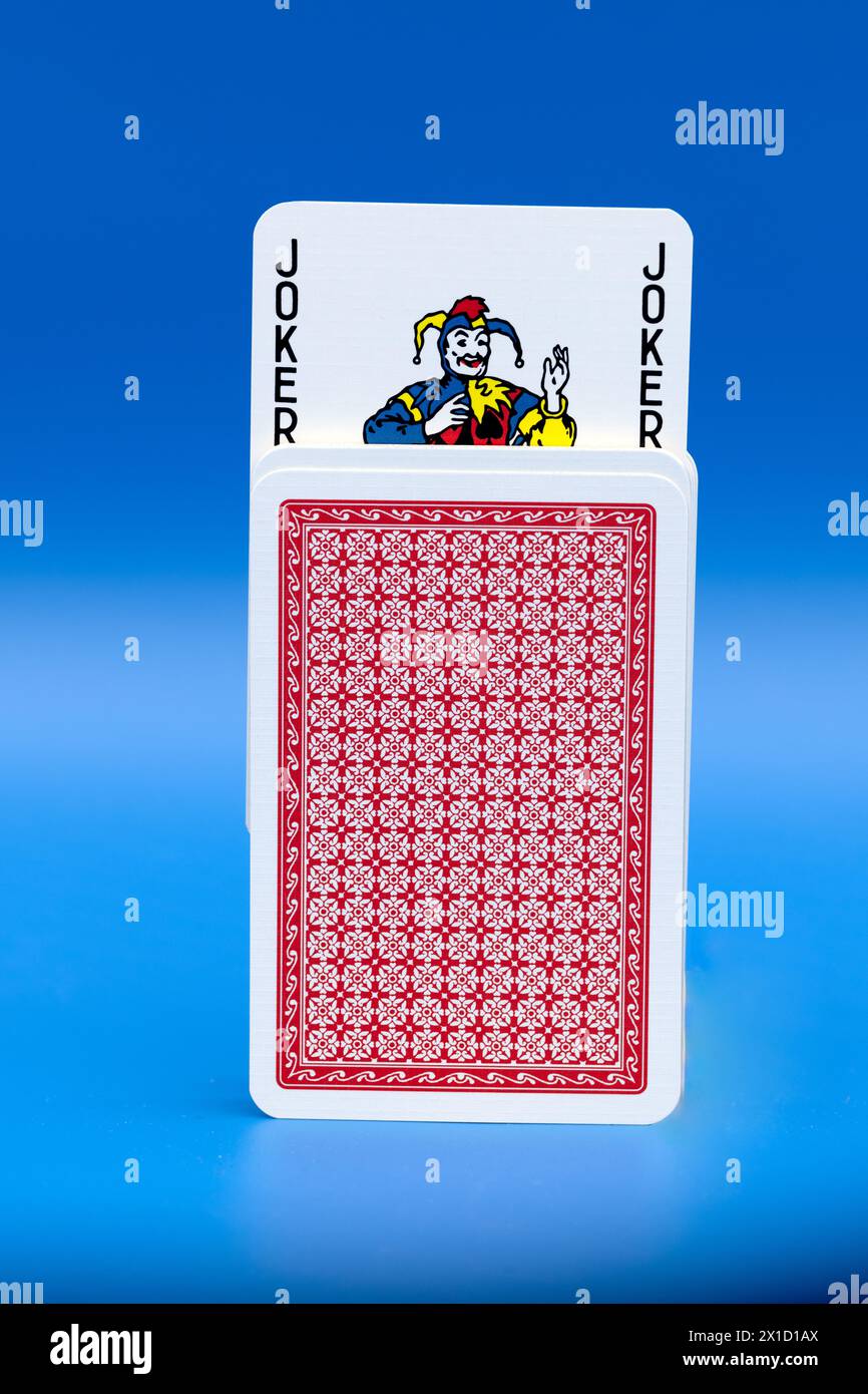 Ein Joker erhebt sich aus einem Kartenspiel Stockfoto