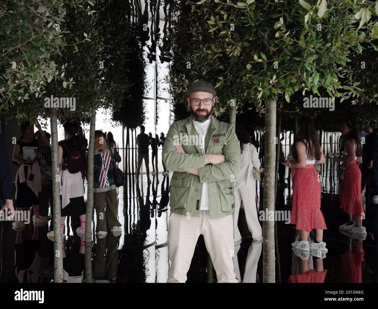 Mailand, Italien. April 2024. Mailand - Tortona Design Week Fuorisalone, Salone del Mobile in Via Tortona, im Foto Super Studio plus Installation Like Trees in the Woods mit Michelle D' Agostino Editorial Usage Only Credit: Independent Photo Agency/Alamy Live News Stockfoto