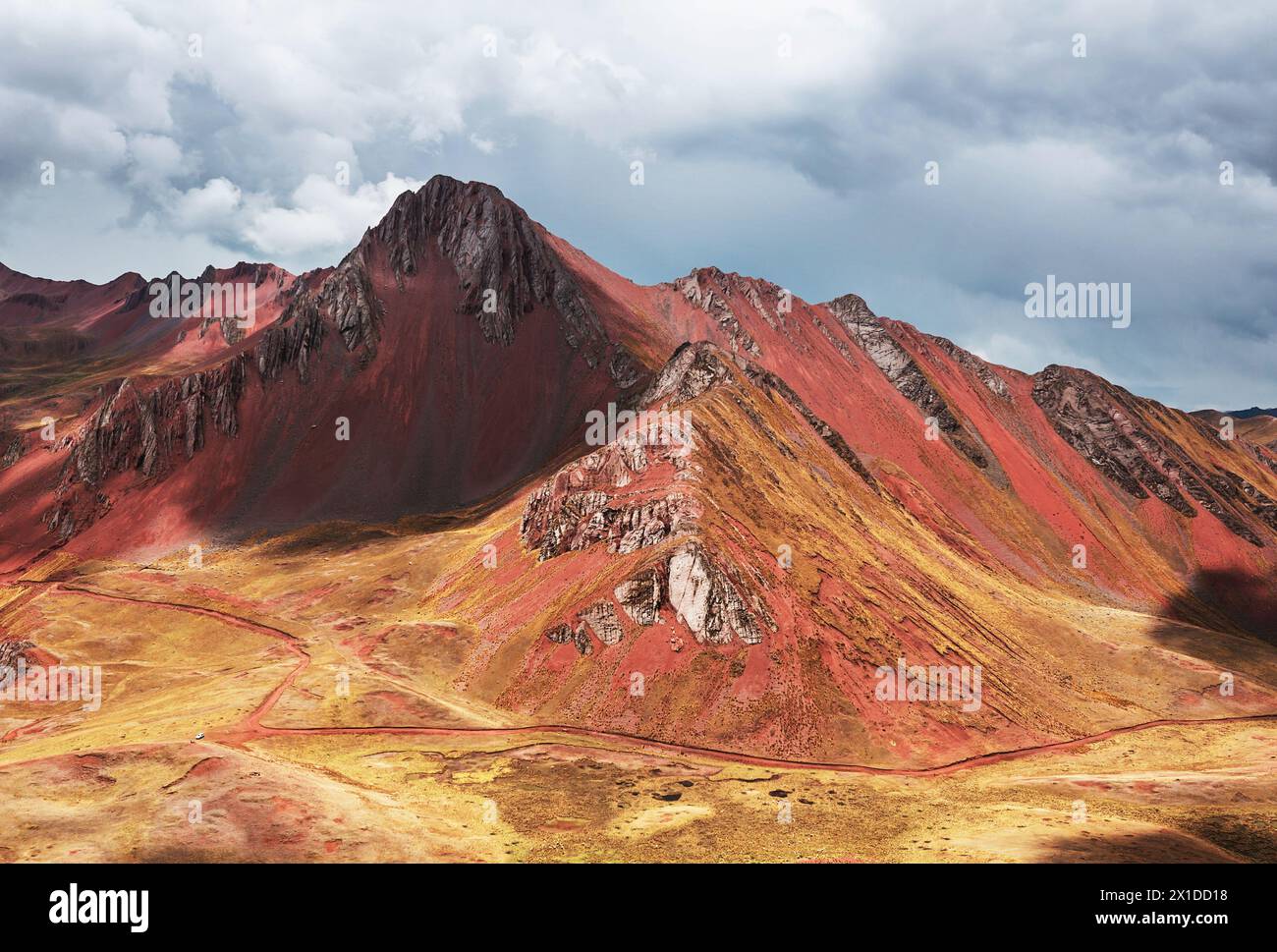 Wunderschöne Berglandschaft in den Anden (oder den südlichen Kordilleren) in Peru Stockfoto