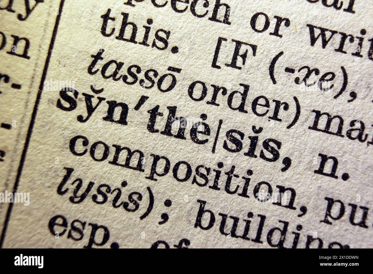 Wortsynthese auf Wörterbuchseite, Makronaht Stockfoto